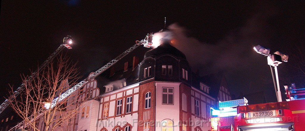 Feuer 3 Dachstuhlbrand Koeln Muelheim Gluecksburgstr P032.JPG